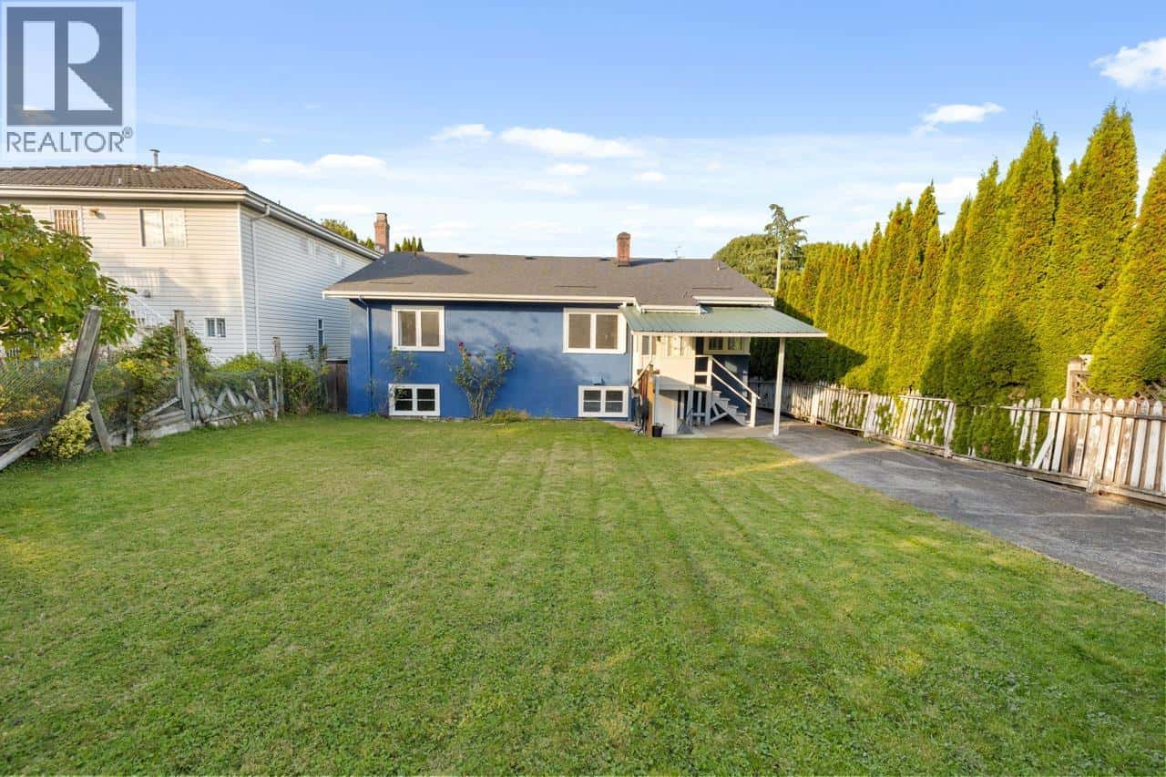 2880 OXFORD STREET — Vancouver - Photo 3 of 37