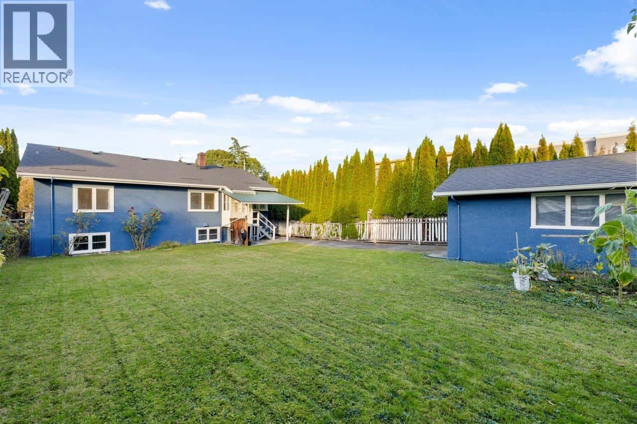 2880 OXFORD STREET — Vancouver - Photo 4 of 37