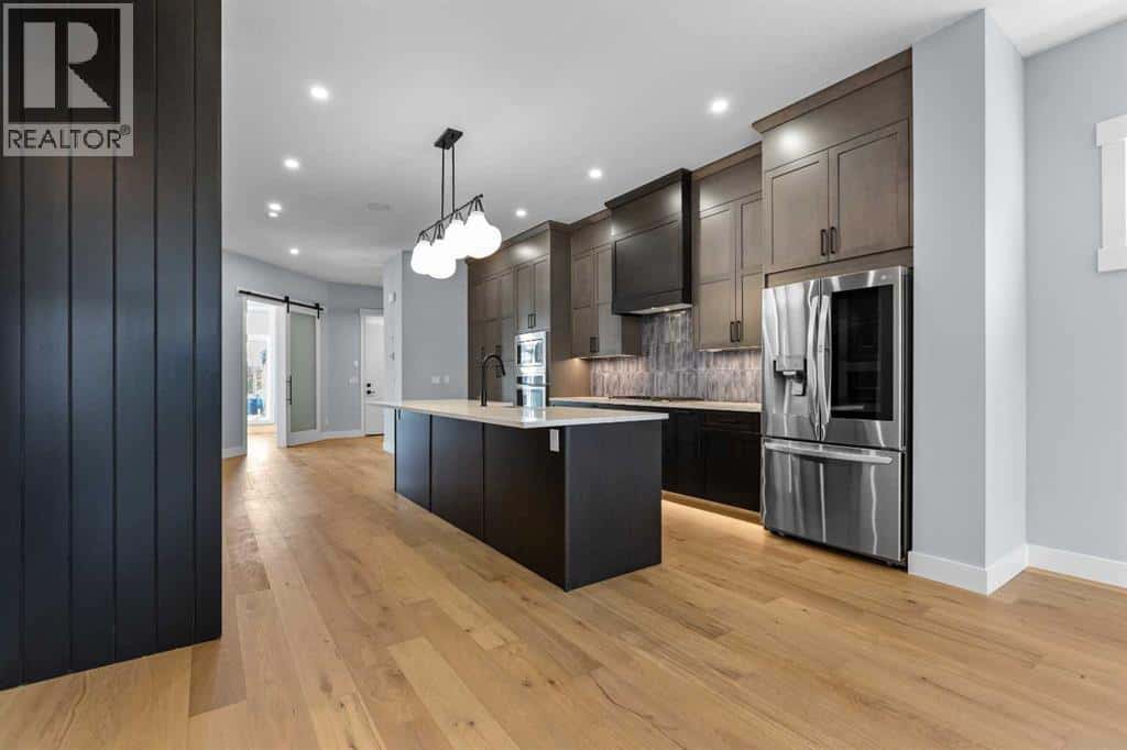 1415 27 Street SW — Calgary - Photo 3 of 34