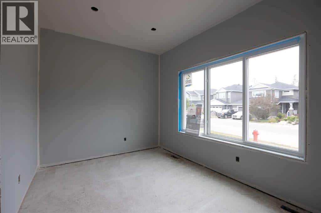 185 Dafoe Way — Fort McMurray, Alberta - Photo 3 of 17