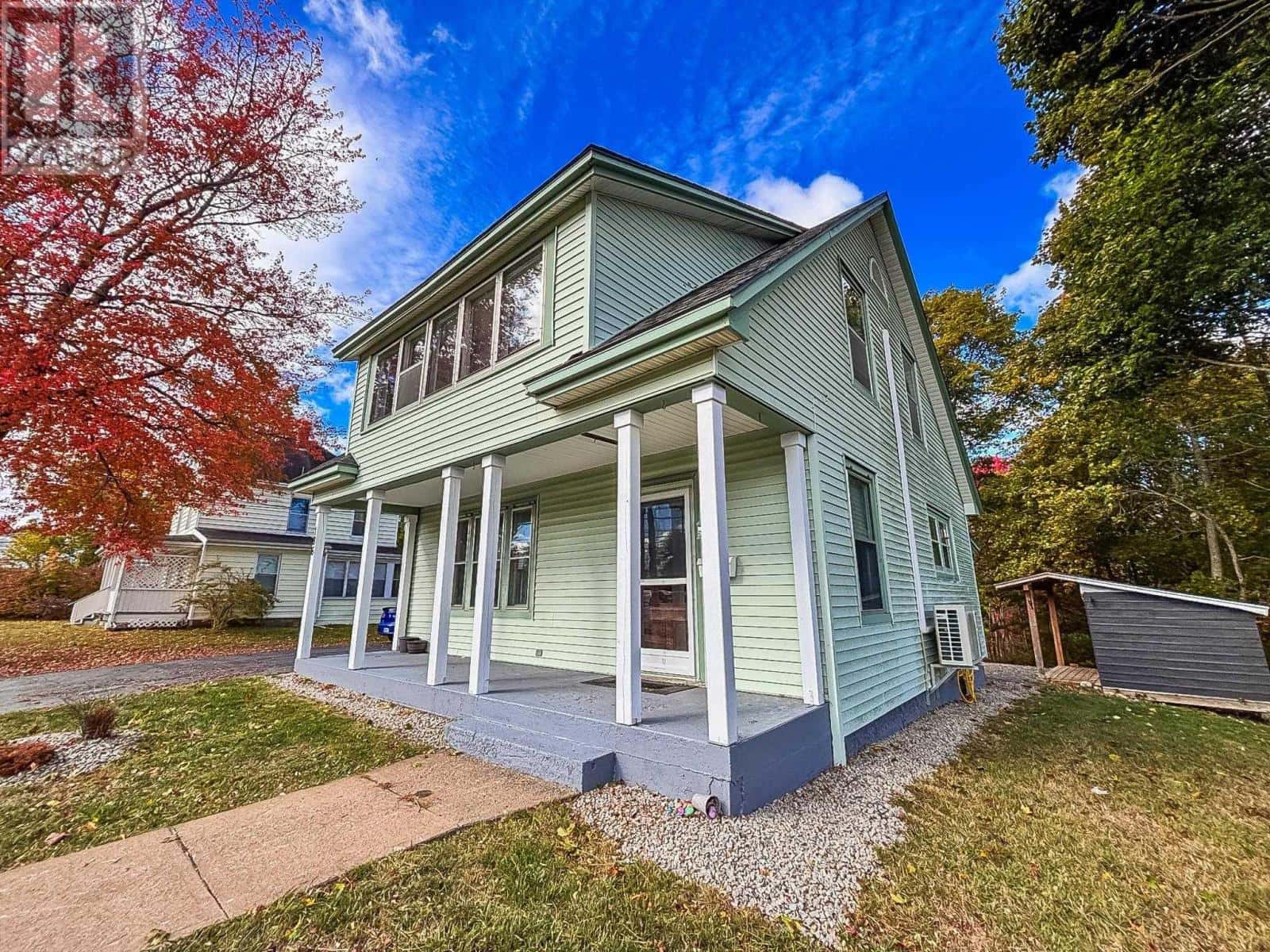 186 Dufferin Street — Bridgewater - Photo 3 of 33