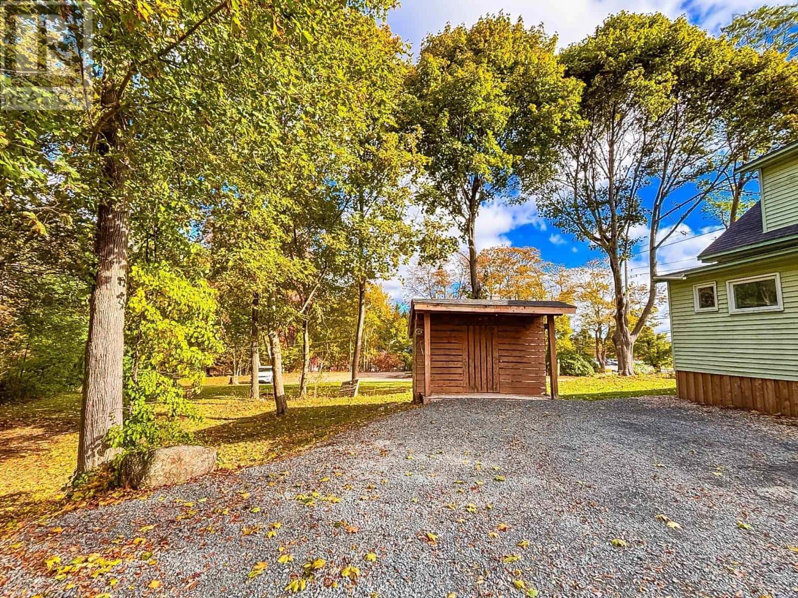 186 Dufferin Street — Bridgewater - Photo 5 of 33