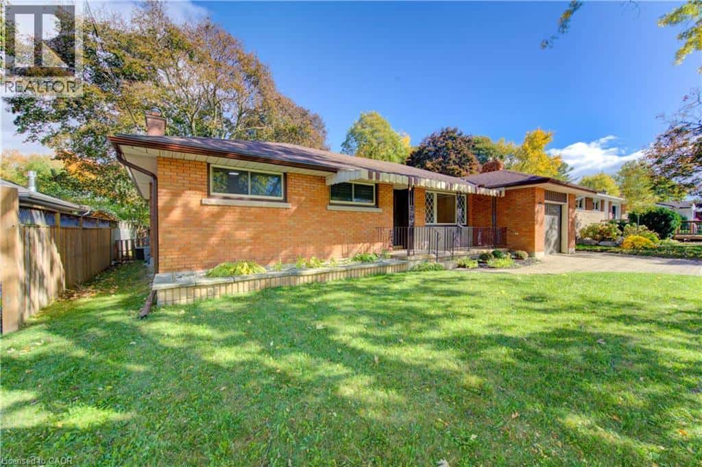 88 ELLIS Crescent S — Waterloo - Photo 3 of 47