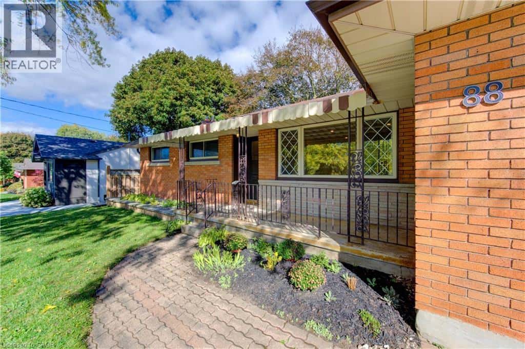 88 ELLIS Crescent S — Waterloo - Photo 5 of 47