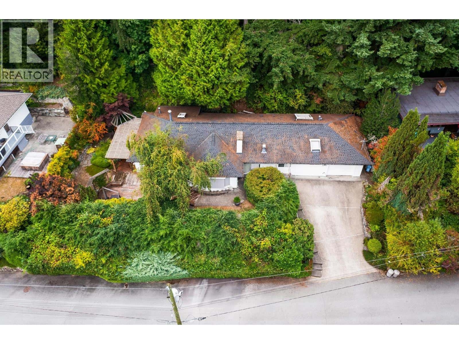 4110 BURKERIDGE PLACE — West Vancouver - Photo 2 of 38