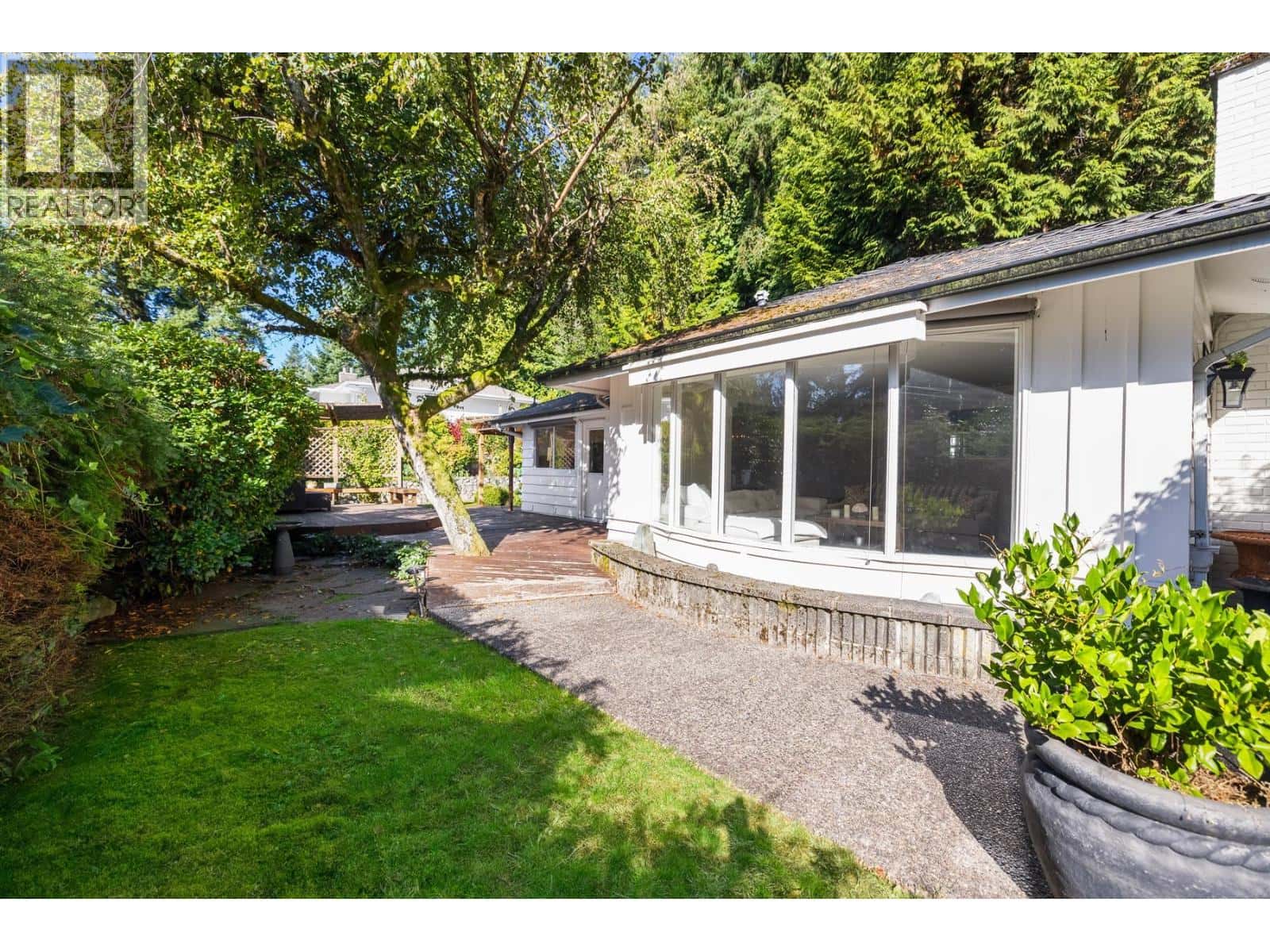 4110 BURKERIDGE PLACE — West Vancouver - Photo 4 of 38