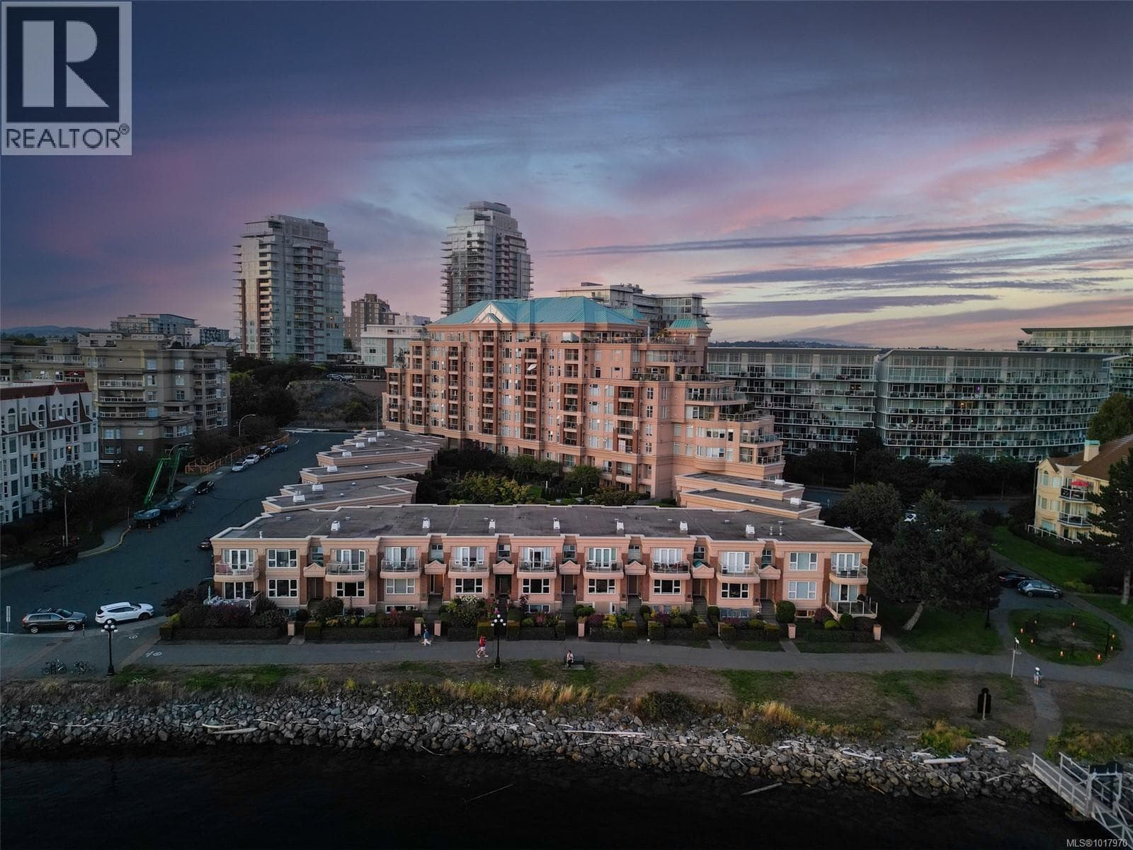 126 75 Songhees Rd — Victoria - Main photo