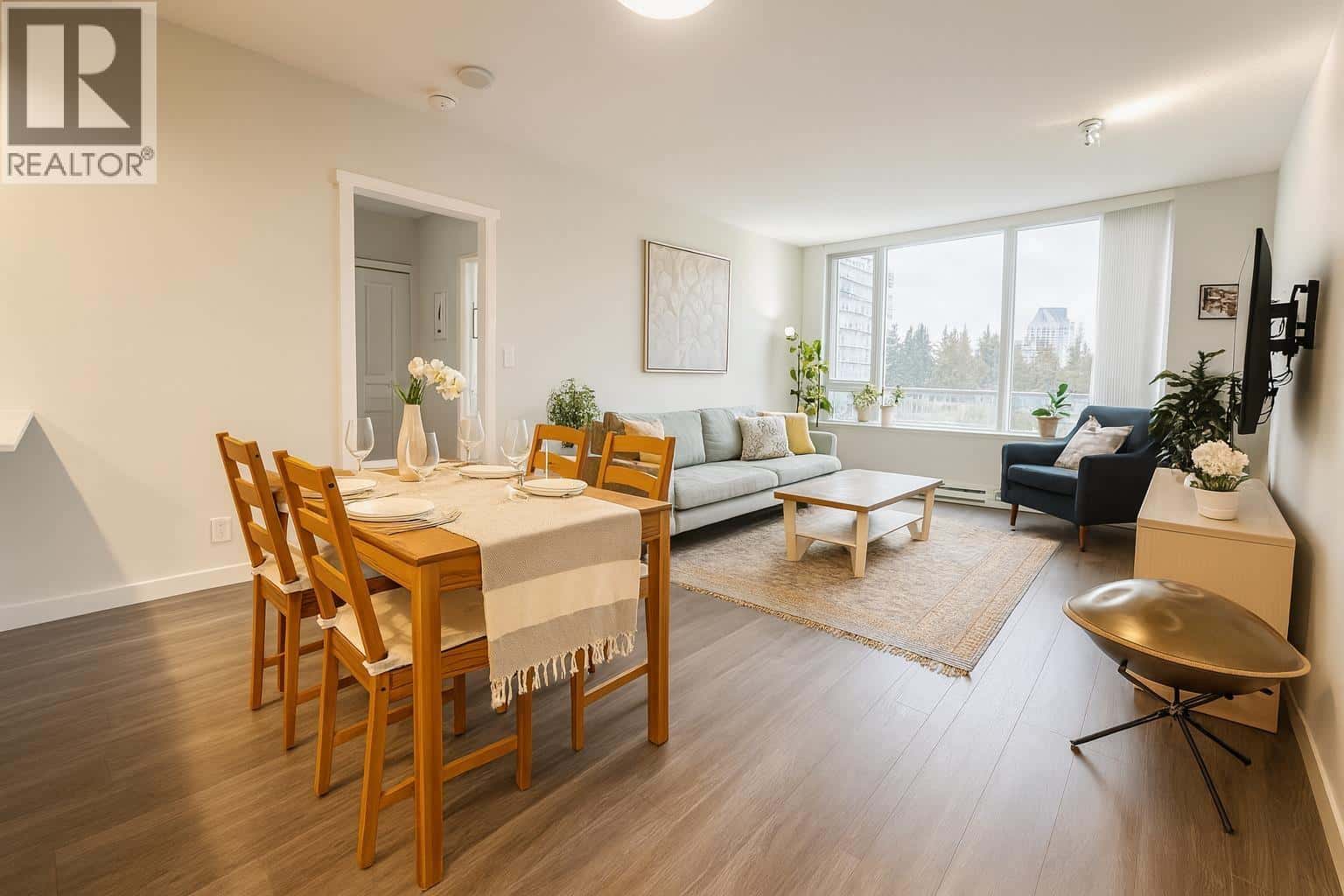 706 3100 WINDSOR GATE — Coquitlam - Photo 2 of 19