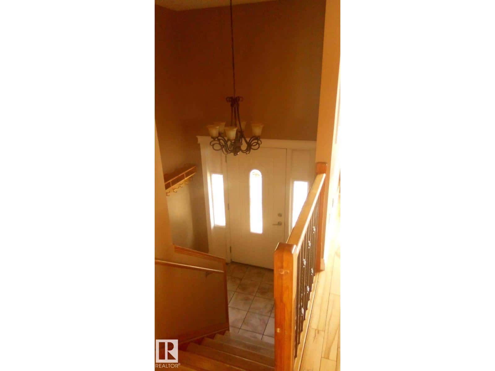 3428 143 AV NW — Edmonton - Photo 5 of 15