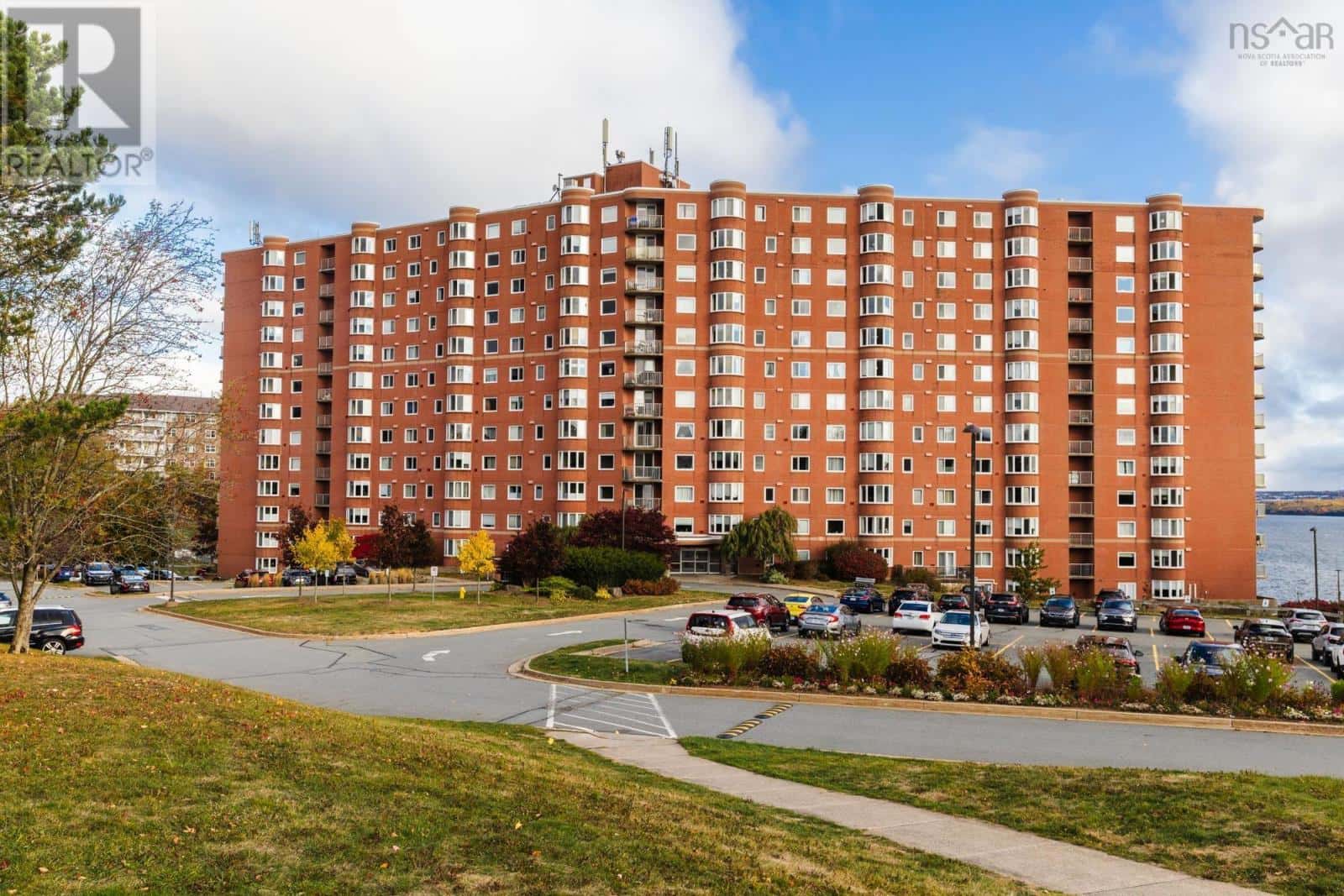 216 45 Vimy Avenue — Halifax - Photo 2 of 42