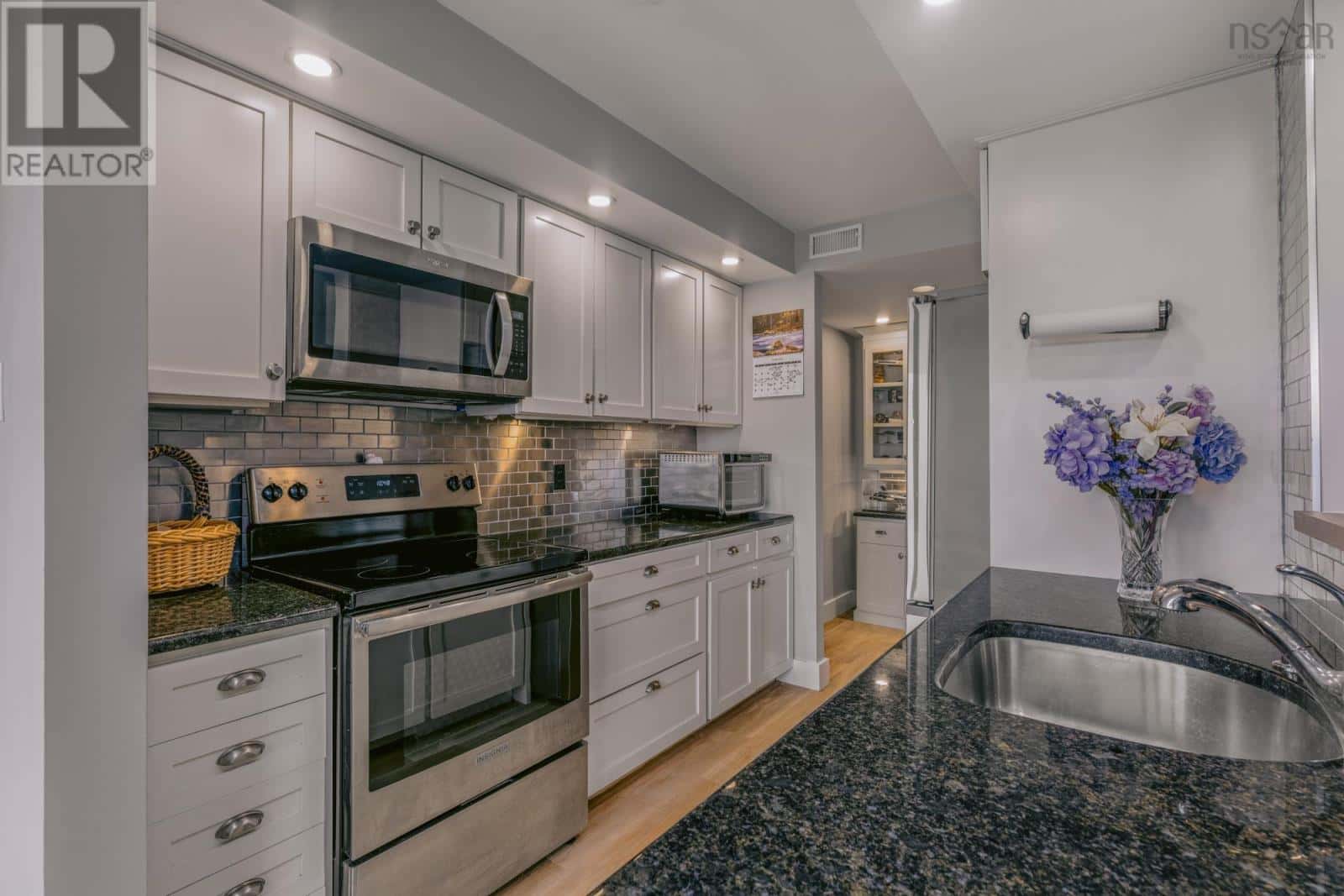 216 45 Vimy Avenue — Halifax - Photo 5 of 42