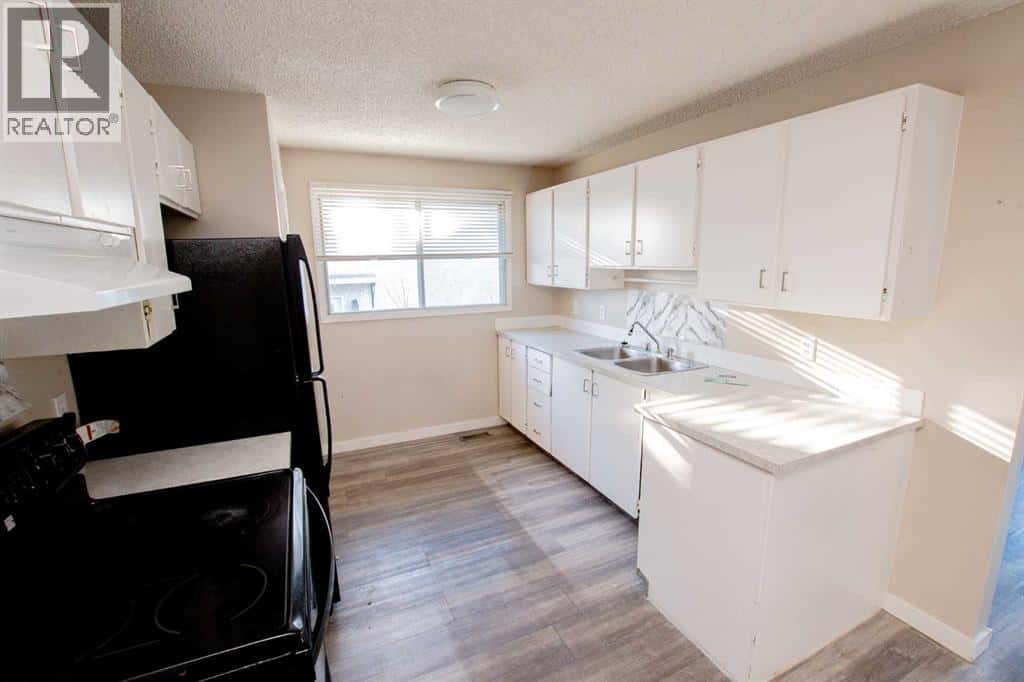 8115 94 Street — Grande Prairie - Photo 4 of 10