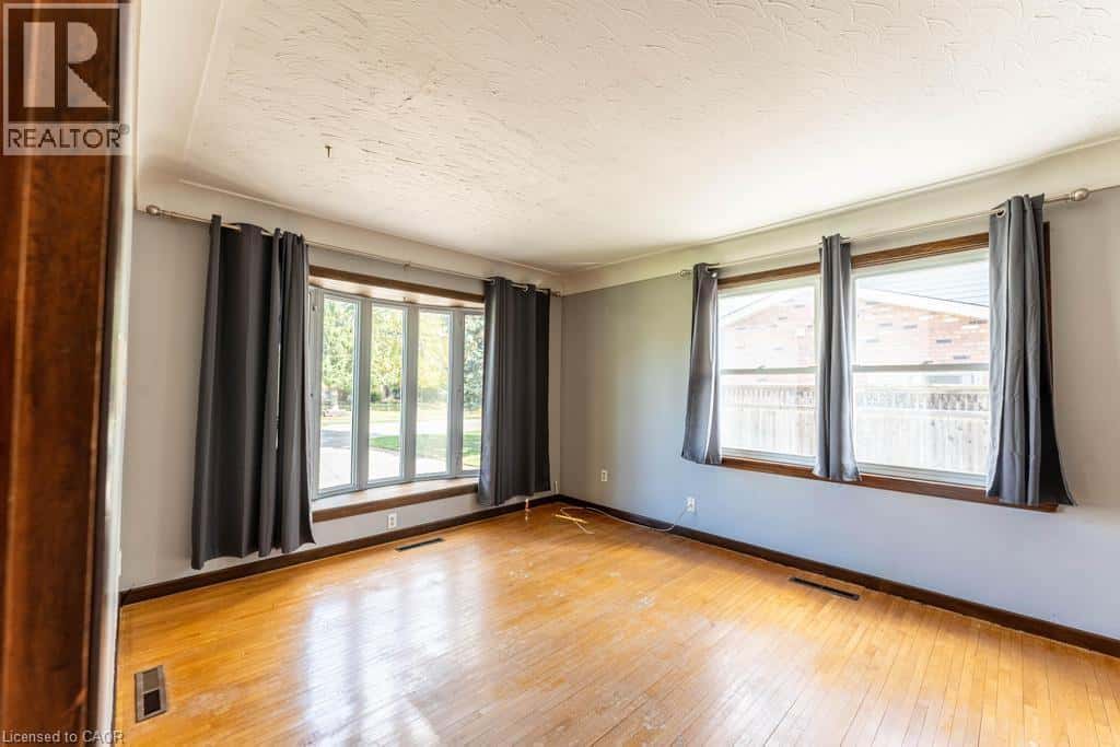 24 HILDA Street — Welland - Photo 4 of 23