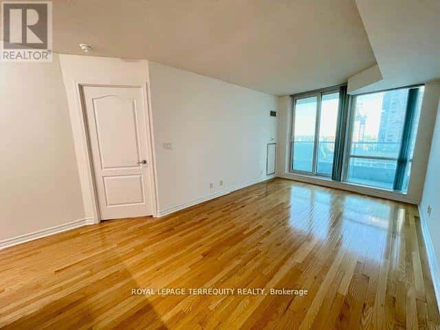 1104 - 1 ELM DRIVE W — Mississauga (City Centre) - Photo 5 of 47