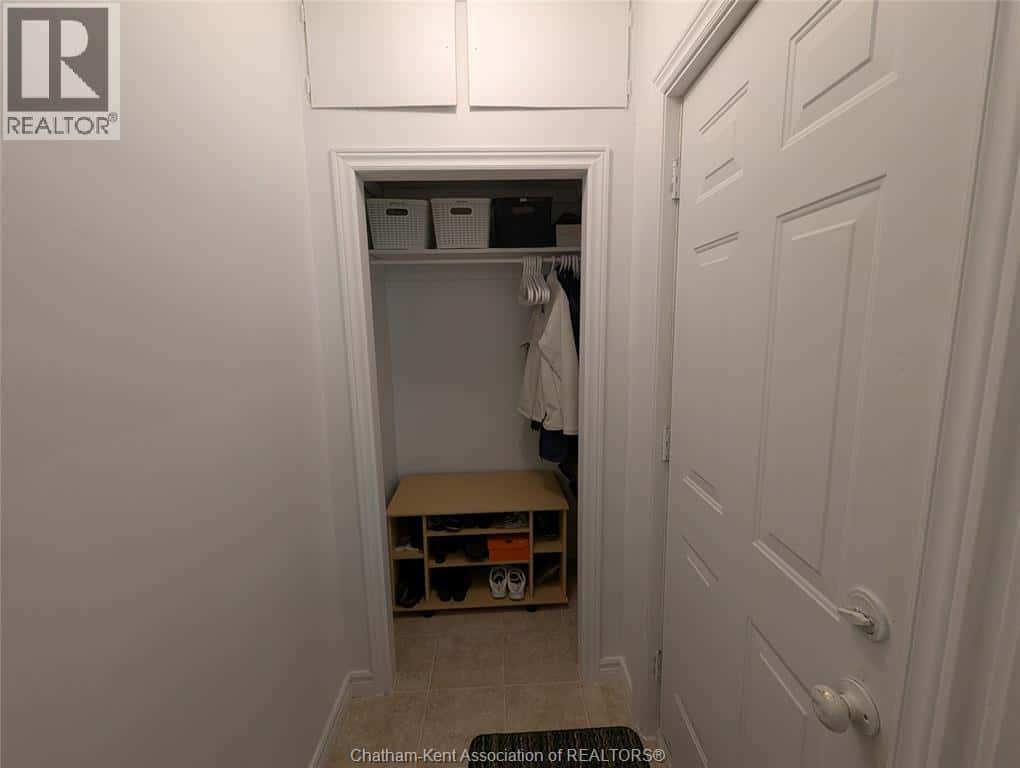 76 Sunnyside AVENUE — Chatham - Photo 3 of 17