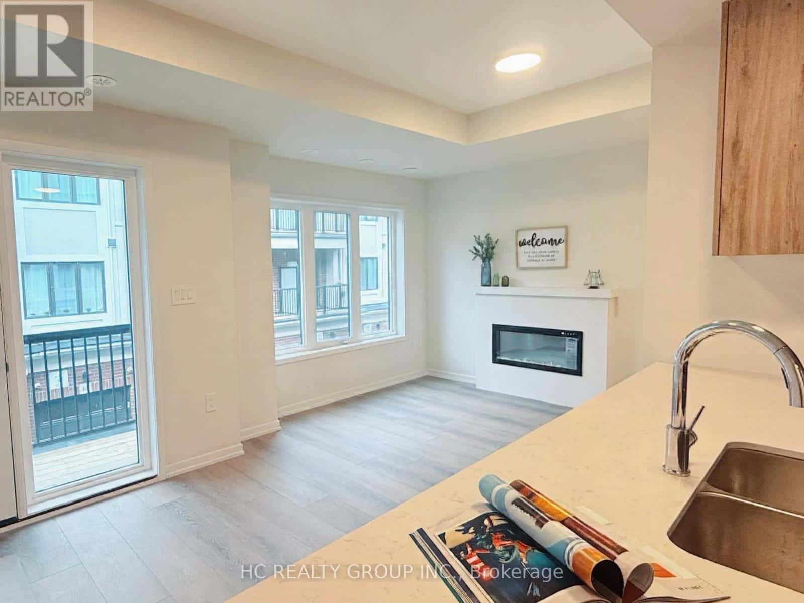 63 MATAWIN LANE — Richmond Hill (Headford Business Park) - Photo 2 of 15