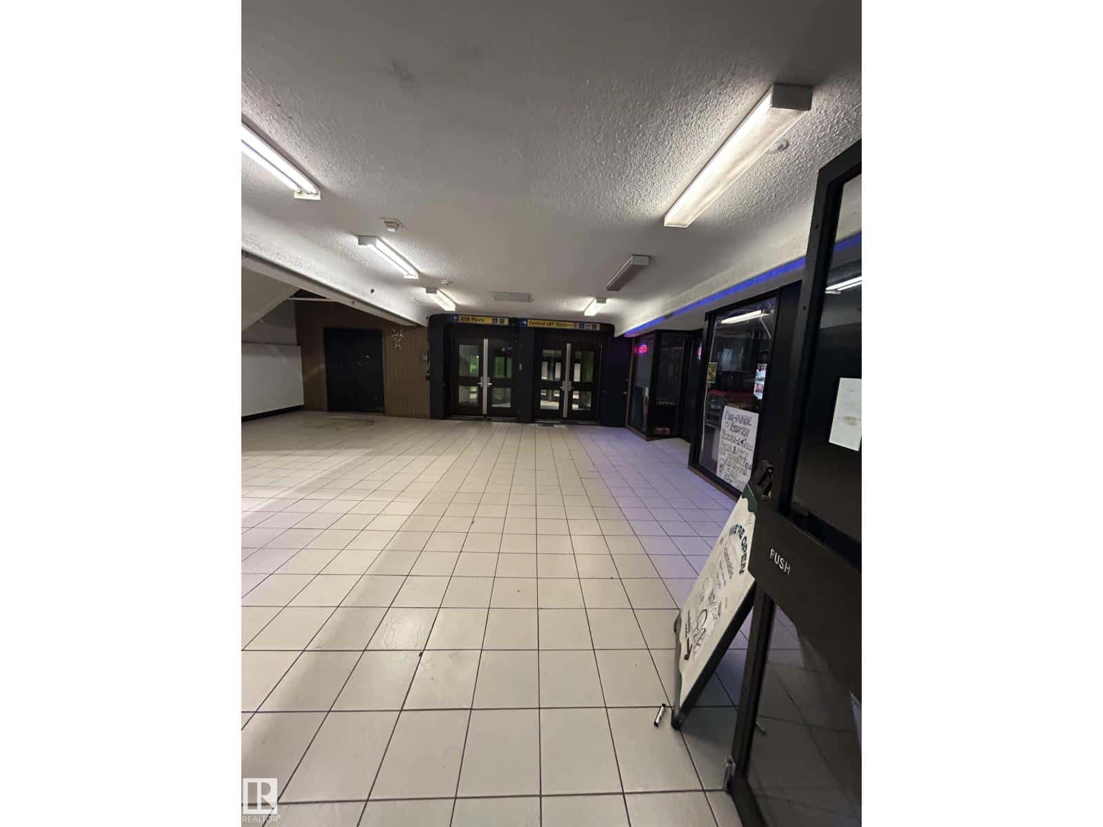 #1013 10024 JASPER AV NW — Edmonton - Photo 4 of 10