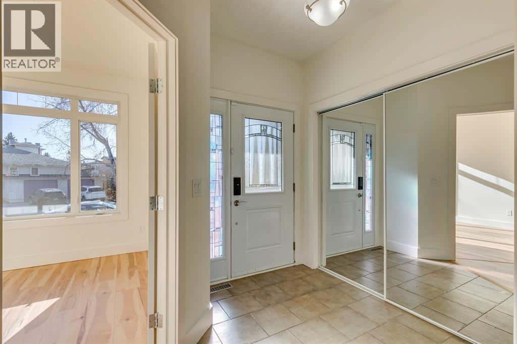 2340 24 Avenue NW — Calgary - Photo 4 of 34