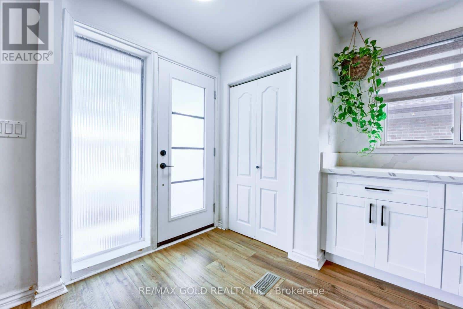 70 WILTON DRIVE — Brampton (Brampton East) - Photo 3 of 42