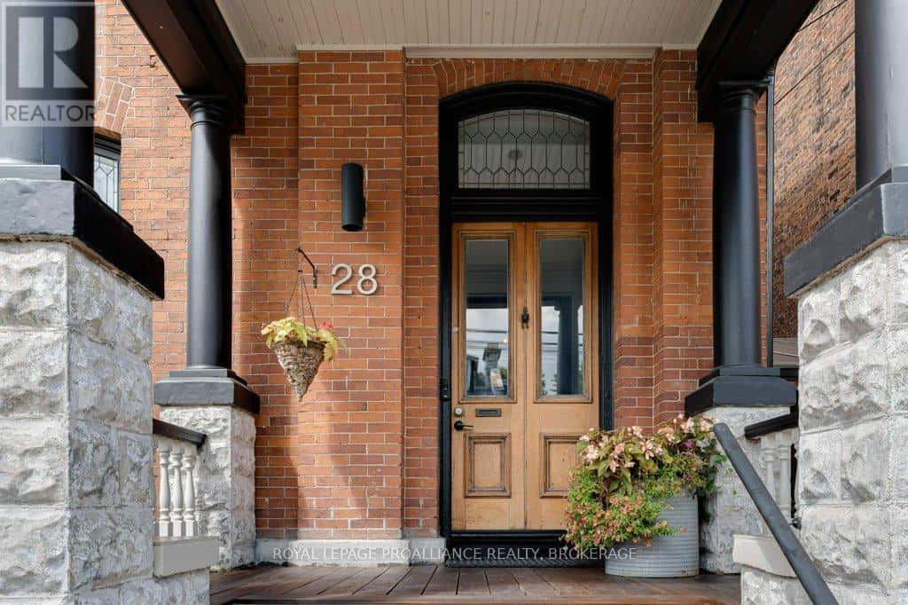28 WELLINGTON STREET — Kingston (Central City East) - Photo 2 of 50