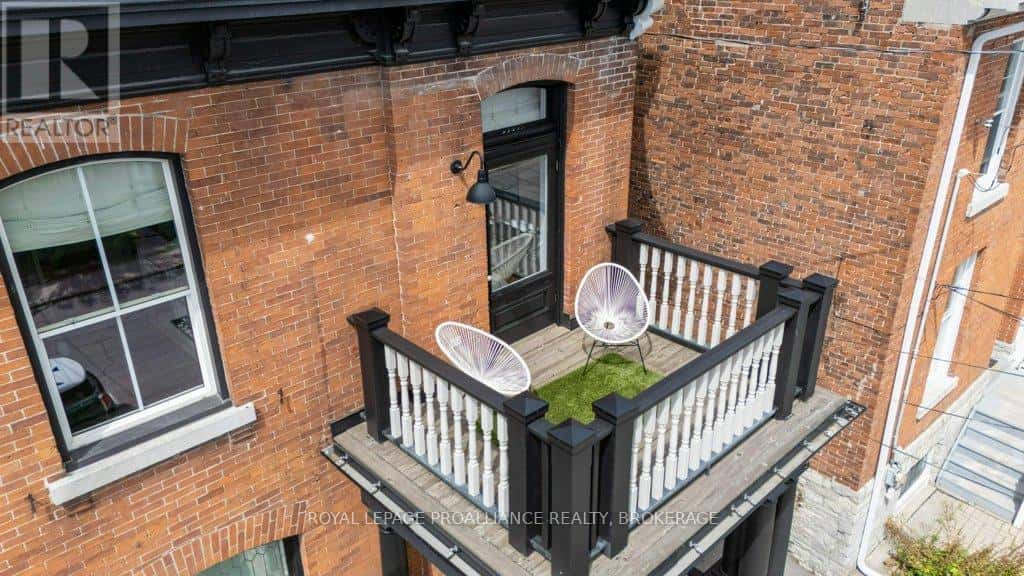 28 WELLINGTON STREET — Kingston (Central City East) - Photo 3 of 50