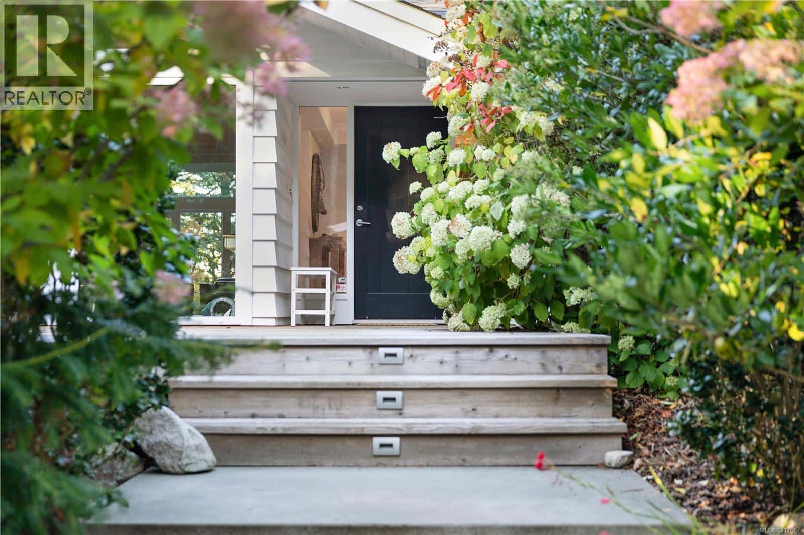 2623 Queenswood Dr — Saanich, British Columbia - Photo 4 of 50