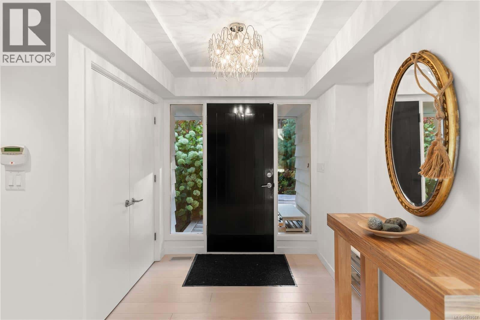 2623 Queenswood Dr — Saanich, British Columbia - Photo 5 of 50