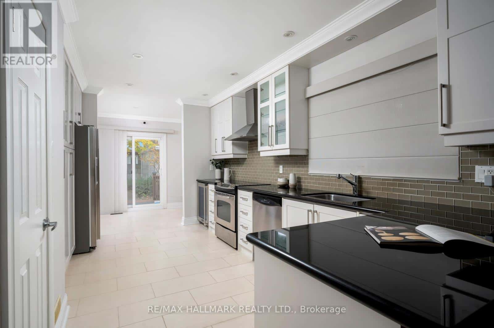 53 FERRIER AVENUE — Toronto (Playter Estates-Danforth) - Photo 5 of 45