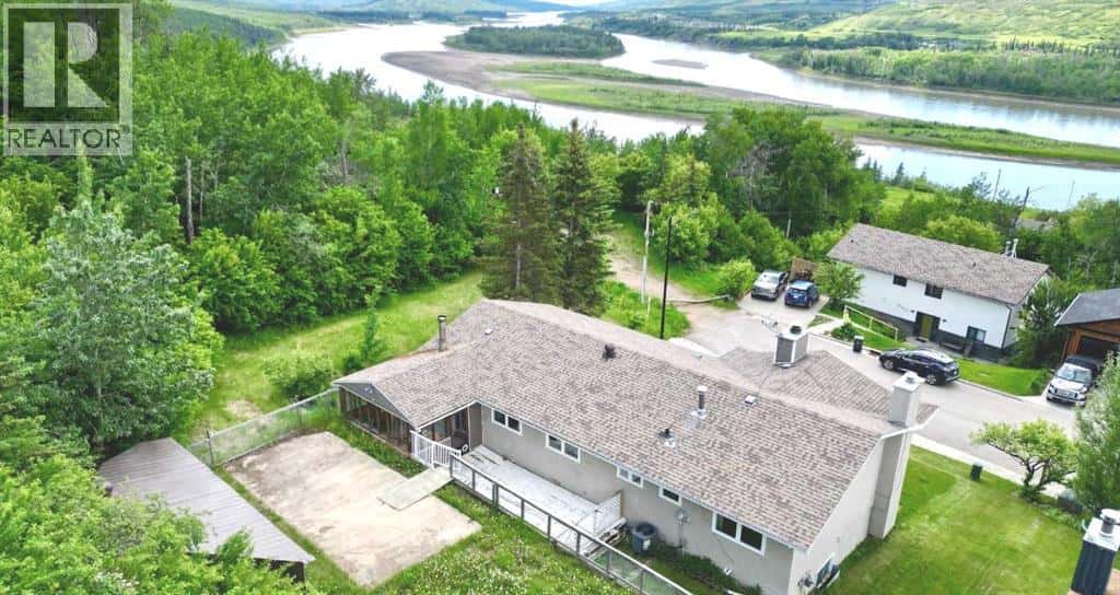 11719 103 Street — Peace River, Alberta - Photo 2 of 38