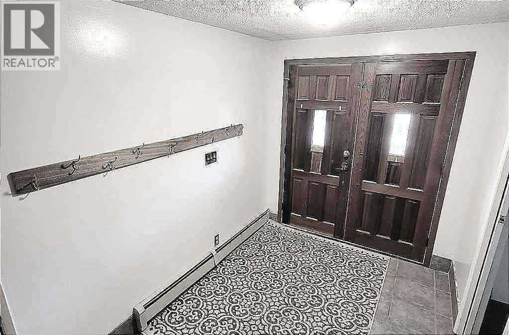 11719 103 Street — Peace River, Alberta - Photo 4 of 38