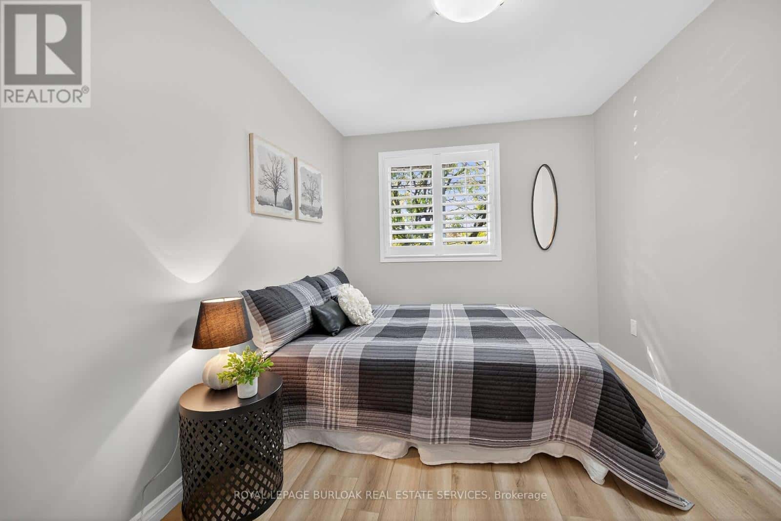 28 - 2015 CLEAVER AVENUE — Burlington (Headon) - Photo 2 of 46