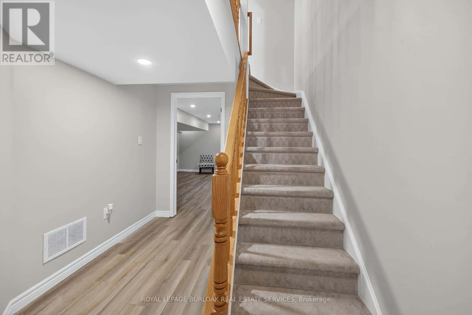 28 - 2015 CLEAVER AVENUE — Burlington (Headon) - Photo 3 of 46