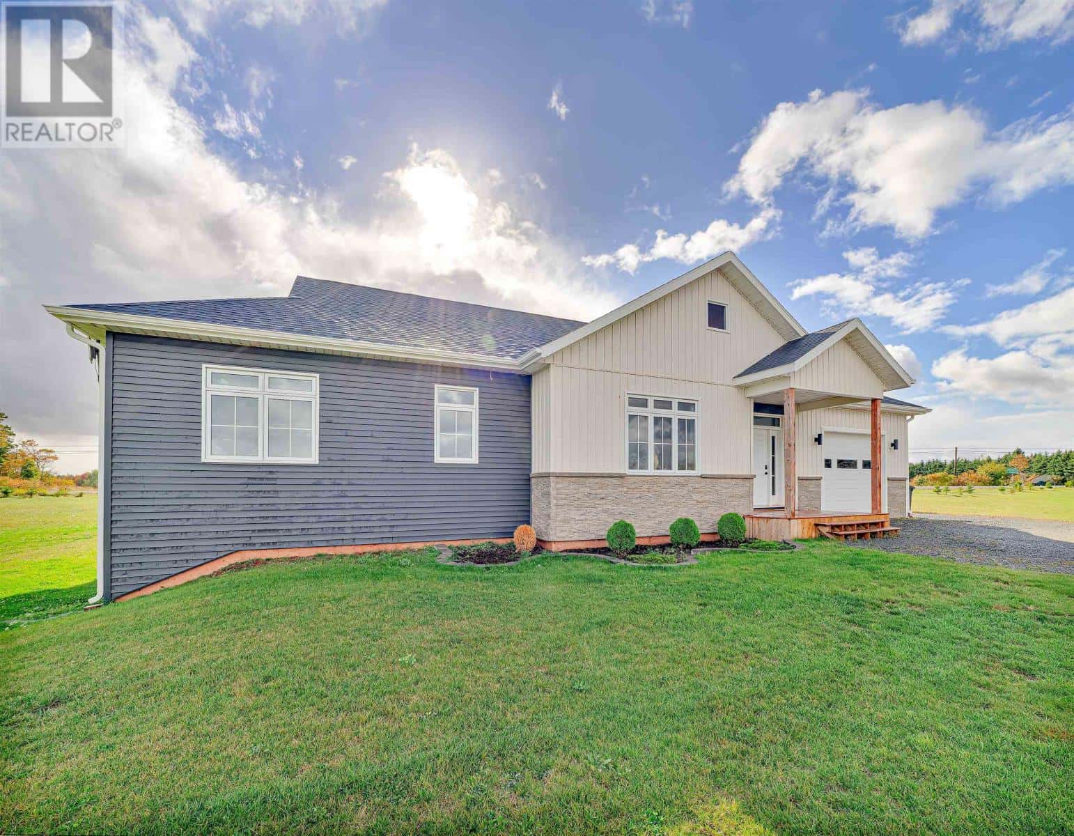 81 Kingsway Drive — New Perth - Photo 2 of 3