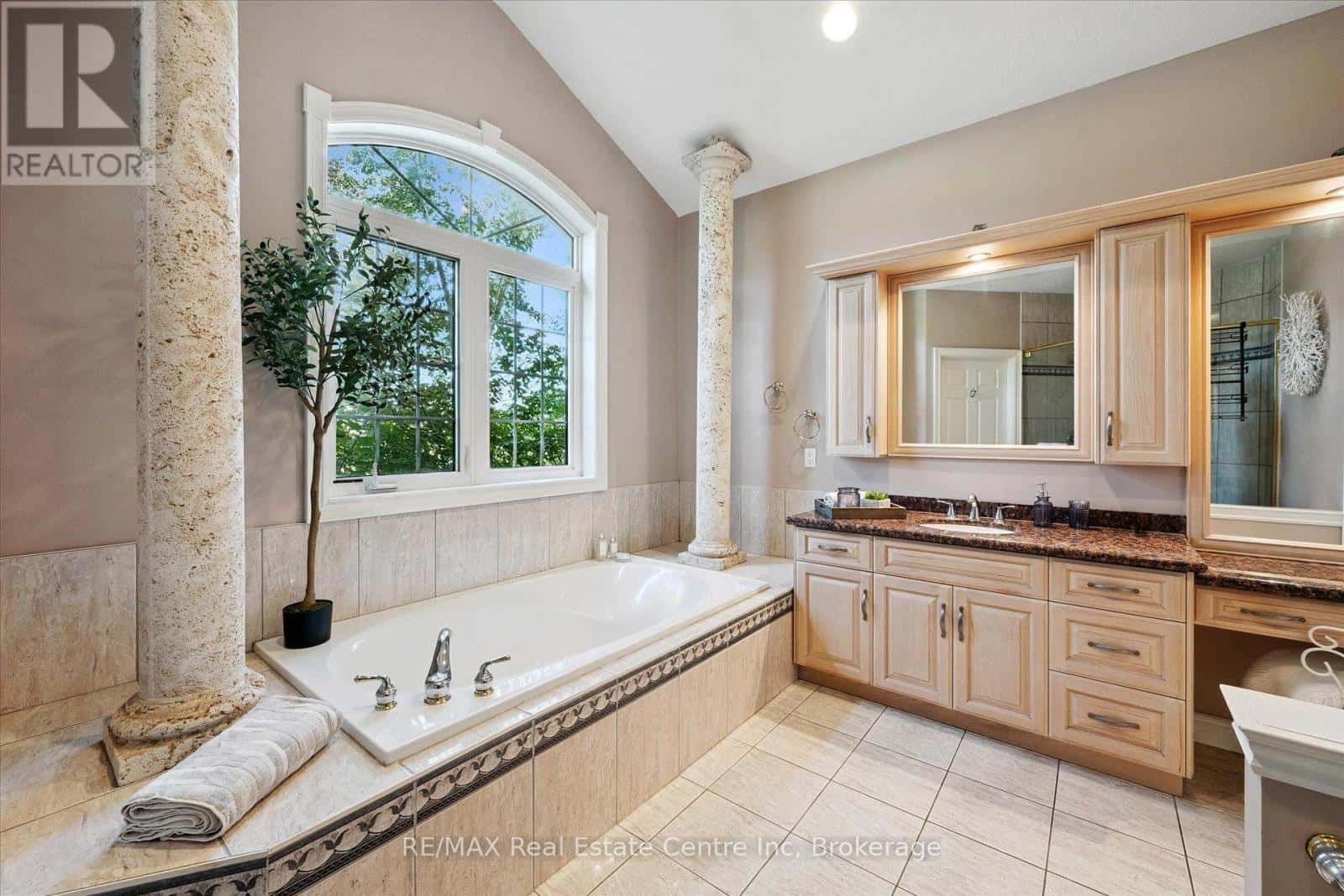 5946 WELLINGTON RD 86 ROAD — Woolwich - Photo 2 of 37