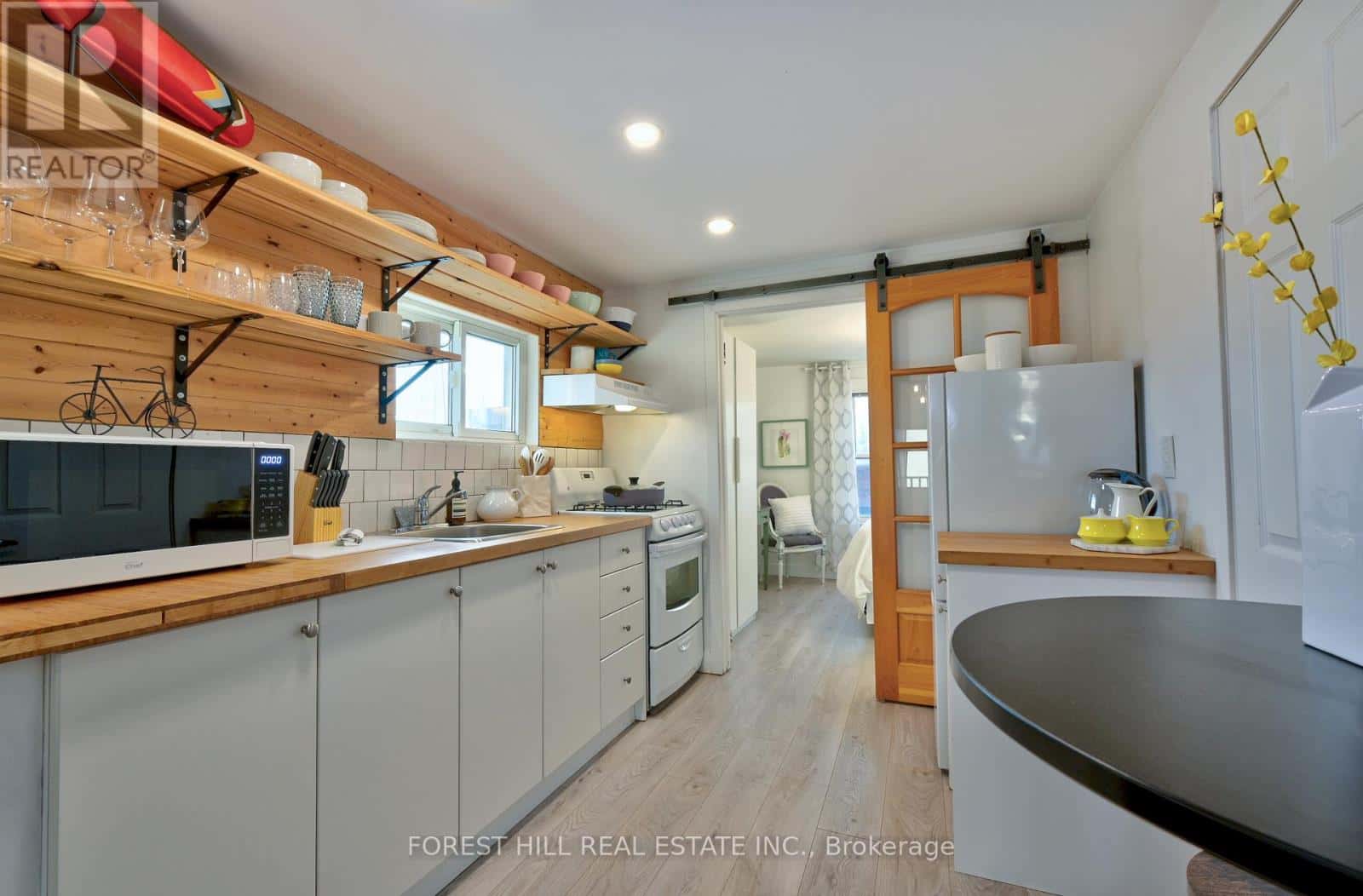 325 WESTMORELAND AVENUE N — Toronto (Dovercourt-Wallace Emerson-Junction) - Photo 3 of 19