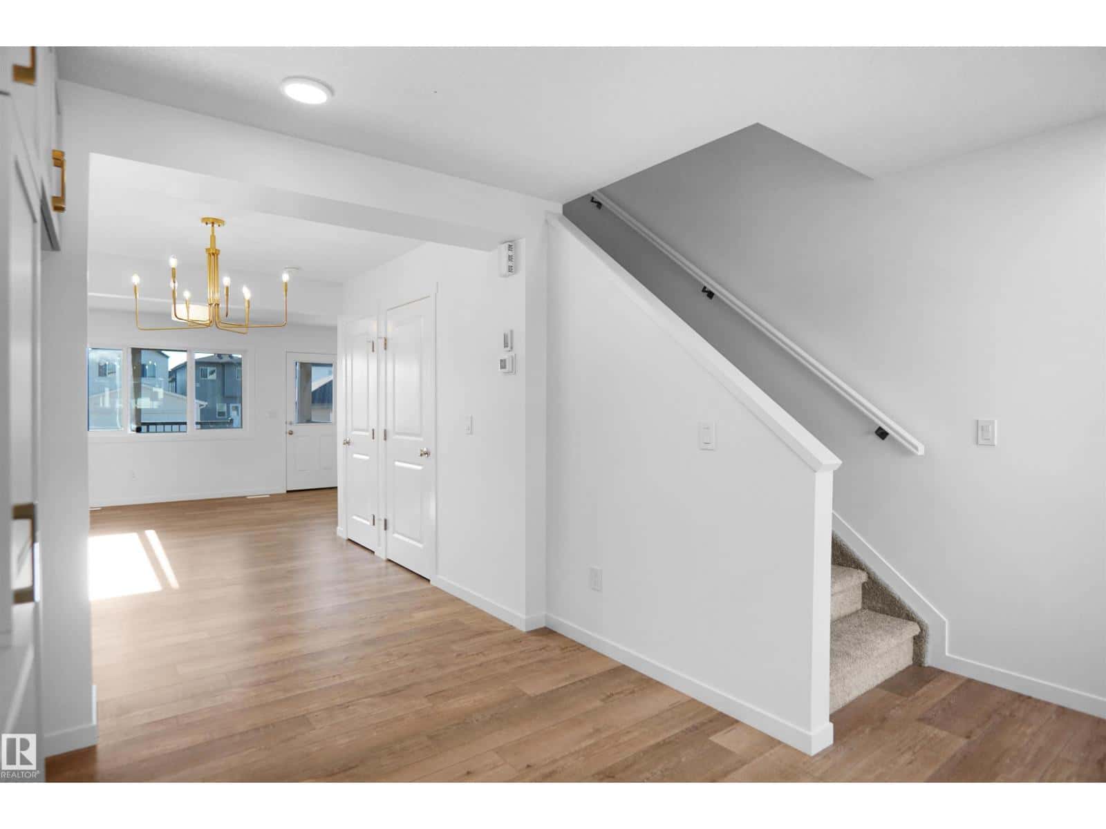 2103 210 ST NW — Edmonton - Photo 3 of 25