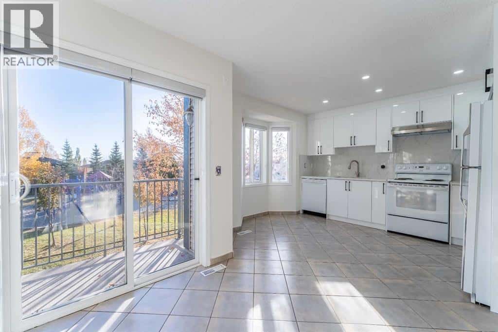 121 Eversyde Point SW — Calgary - Photo 4 of 42