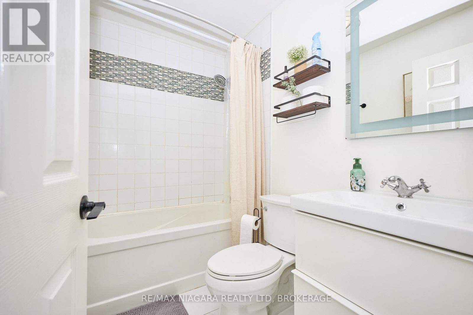 6432 CAROLYN AVENUE S — Niagara Falls (Morrison) - Main photo