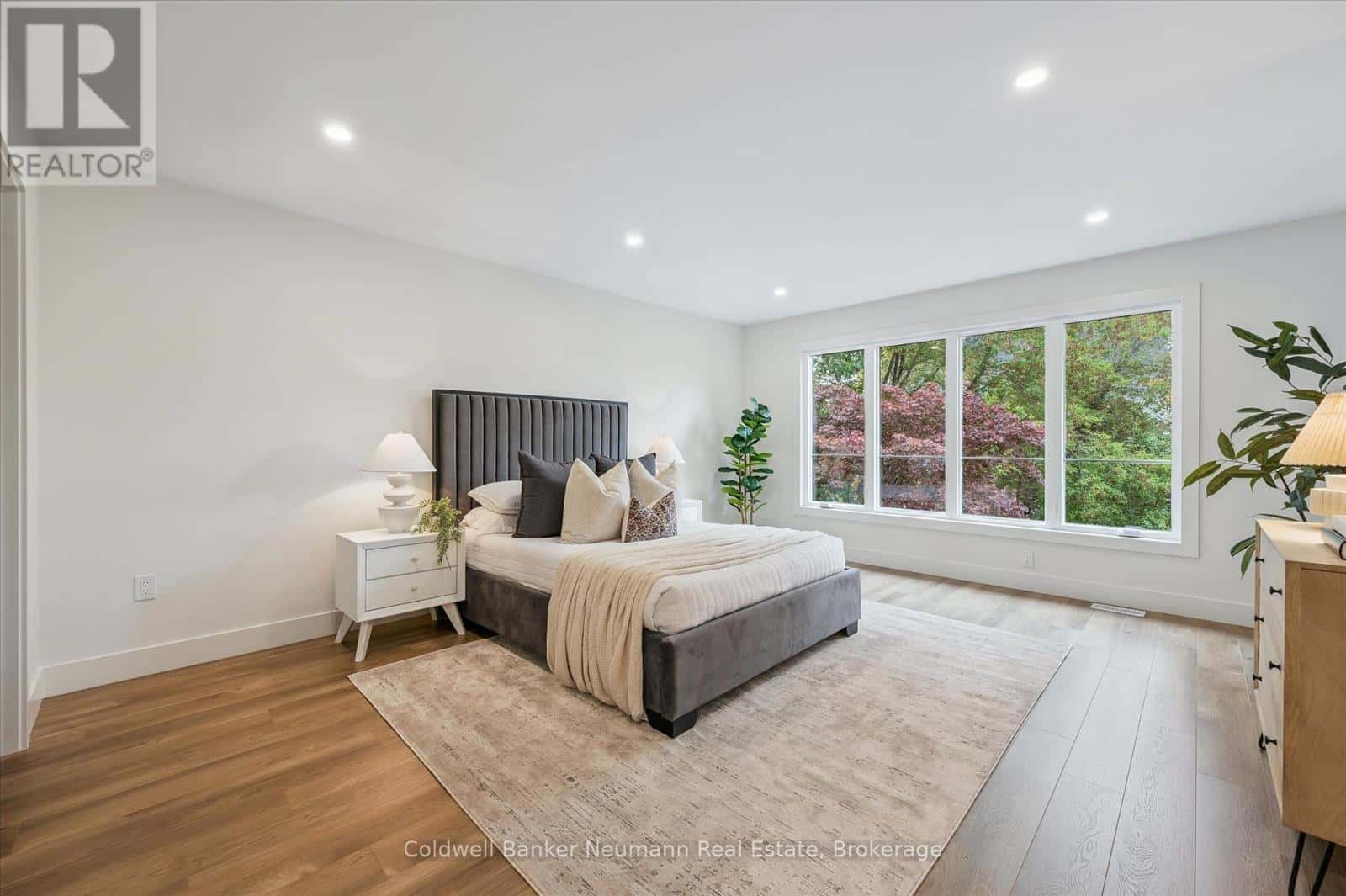 126 OXFORD STREET — Guelph (Downtown) - Photo 4 of 40