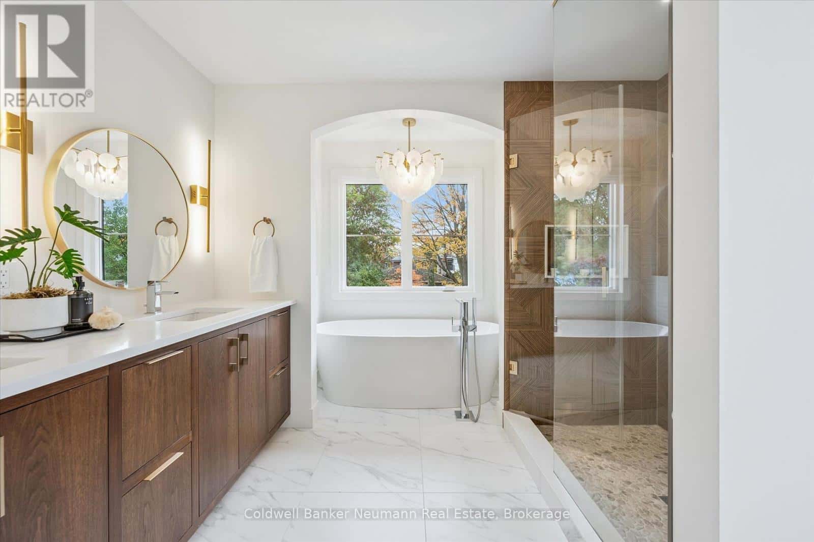 126 OXFORD STREET — Guelph (Downtown) - Photo 2 of 40