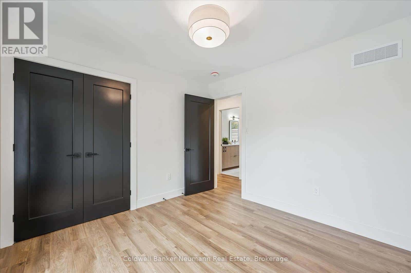 126 OXFORD STREET — Guelph (Downtown) - Photo 3 of 40