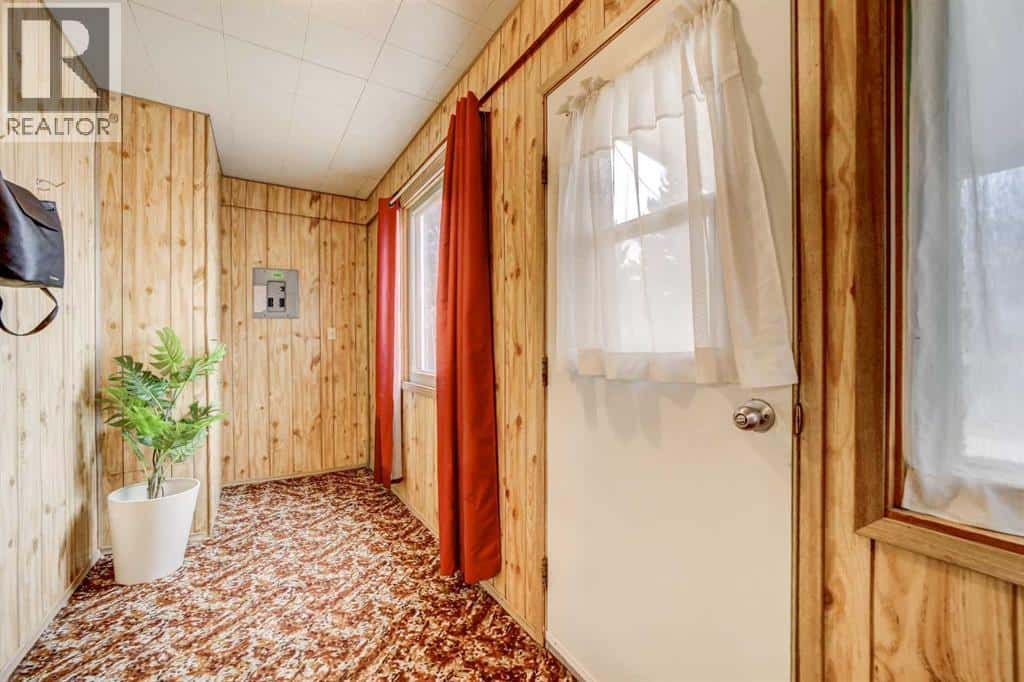 433 17 Street — Fort Macleod - Photo 3 of 44