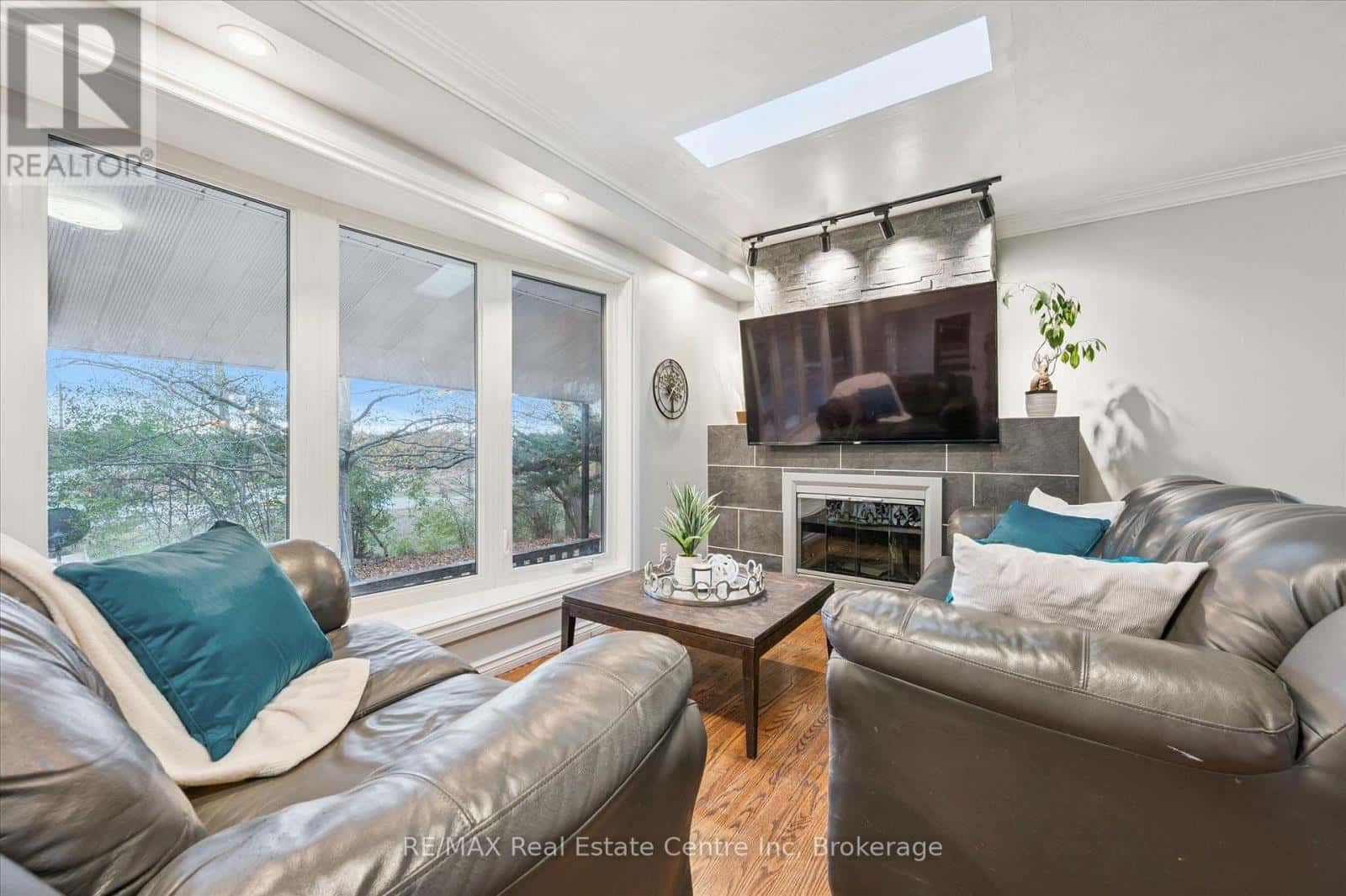 500 WATSON PARKWAY S — Guelph (York/Watson Industrial Park) - Photo 2 of 31