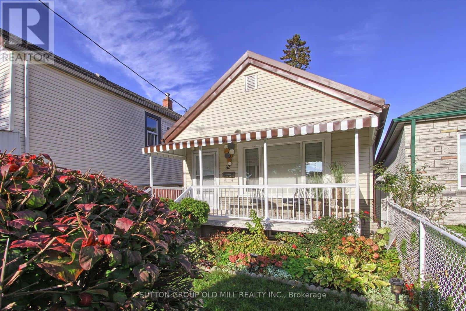 32 FLORENCE CRESCENT — Toronto (Rockcliffe-Smythe) - Photo 2 of 30