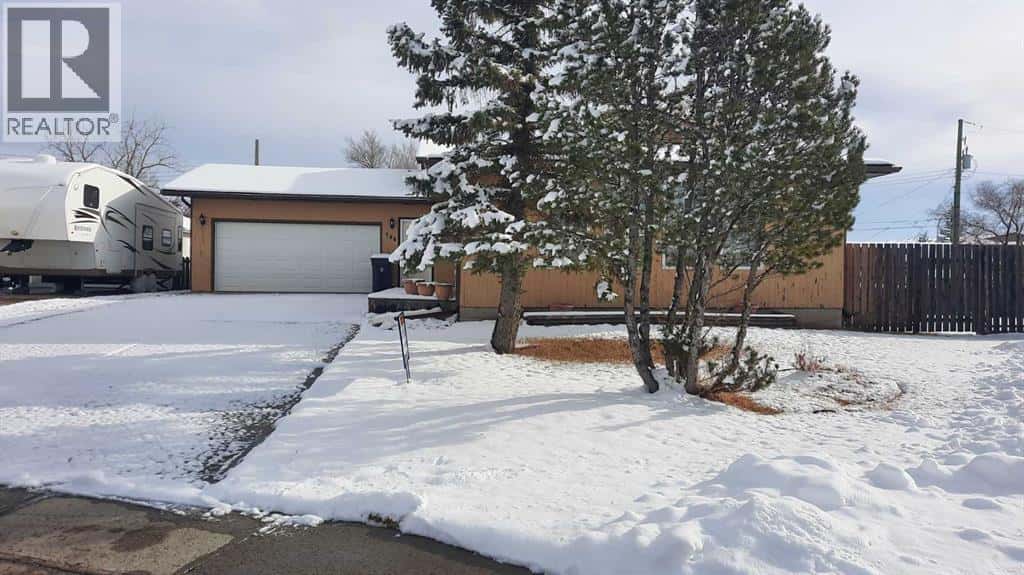 706 Bankview Close — Drumheller - Photo 2 of 19