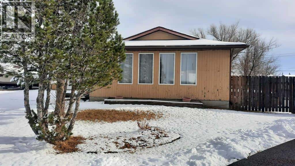 706 Bankview Close — Drumheller - Photo 3 of 19