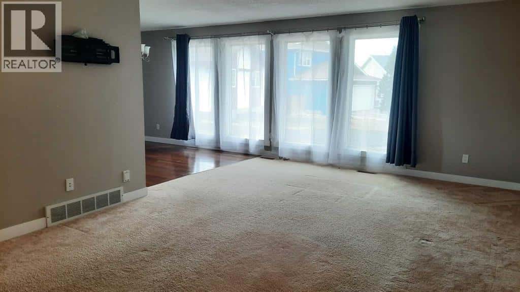 706 Bankview Close — Drumheller - Photo 5 of 19