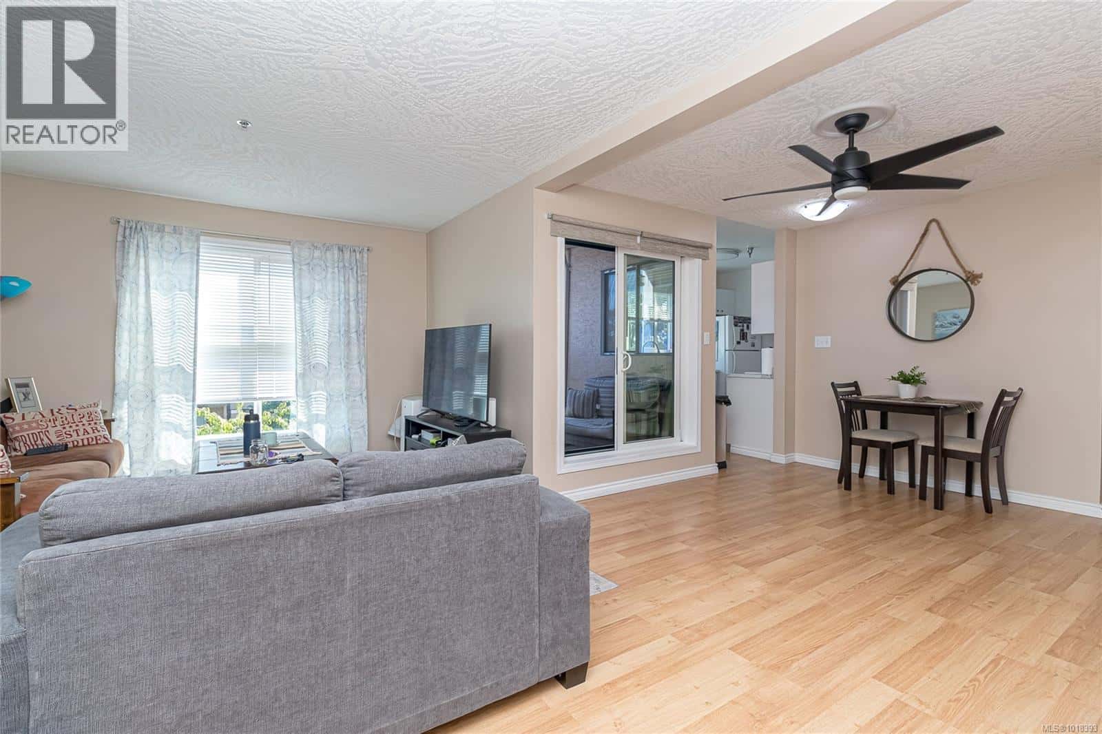 312 3460 Quadra St — Saanich - Photo 4 of 28