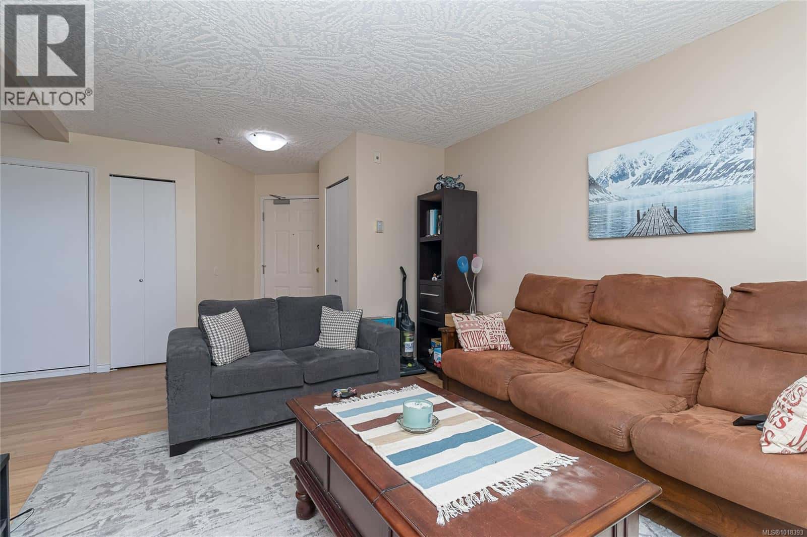 312 3460 Quadra St — Saanich - Photo 5 of 28