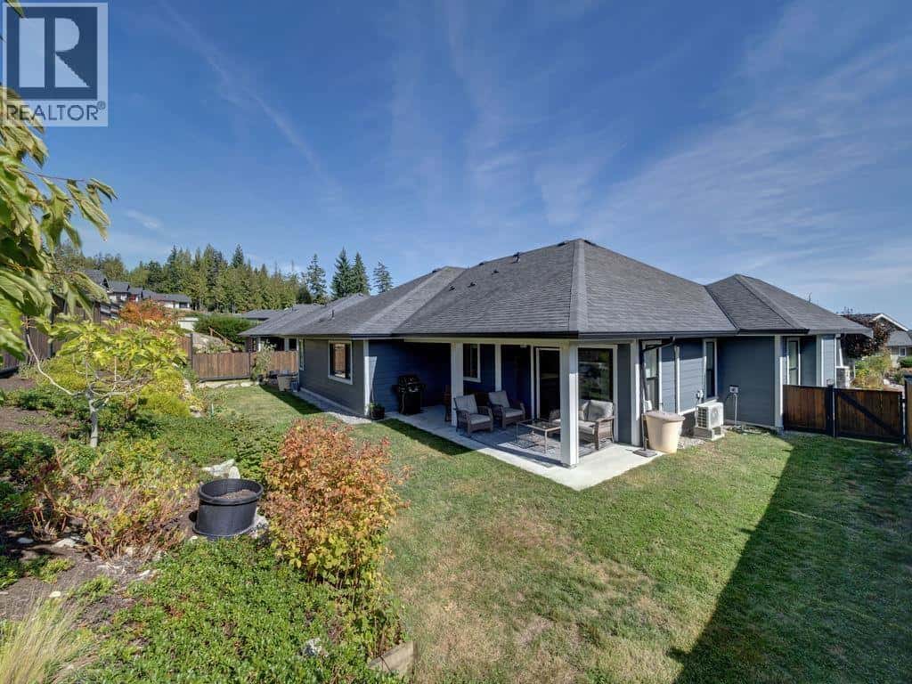5537 PEREGRINE CRESCENT — Sechelt - Photo 2 of 40